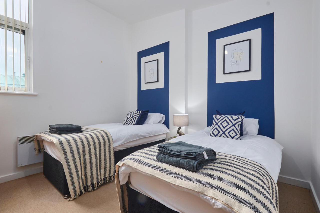 Ideal 2 Bed In - Parking Apartment